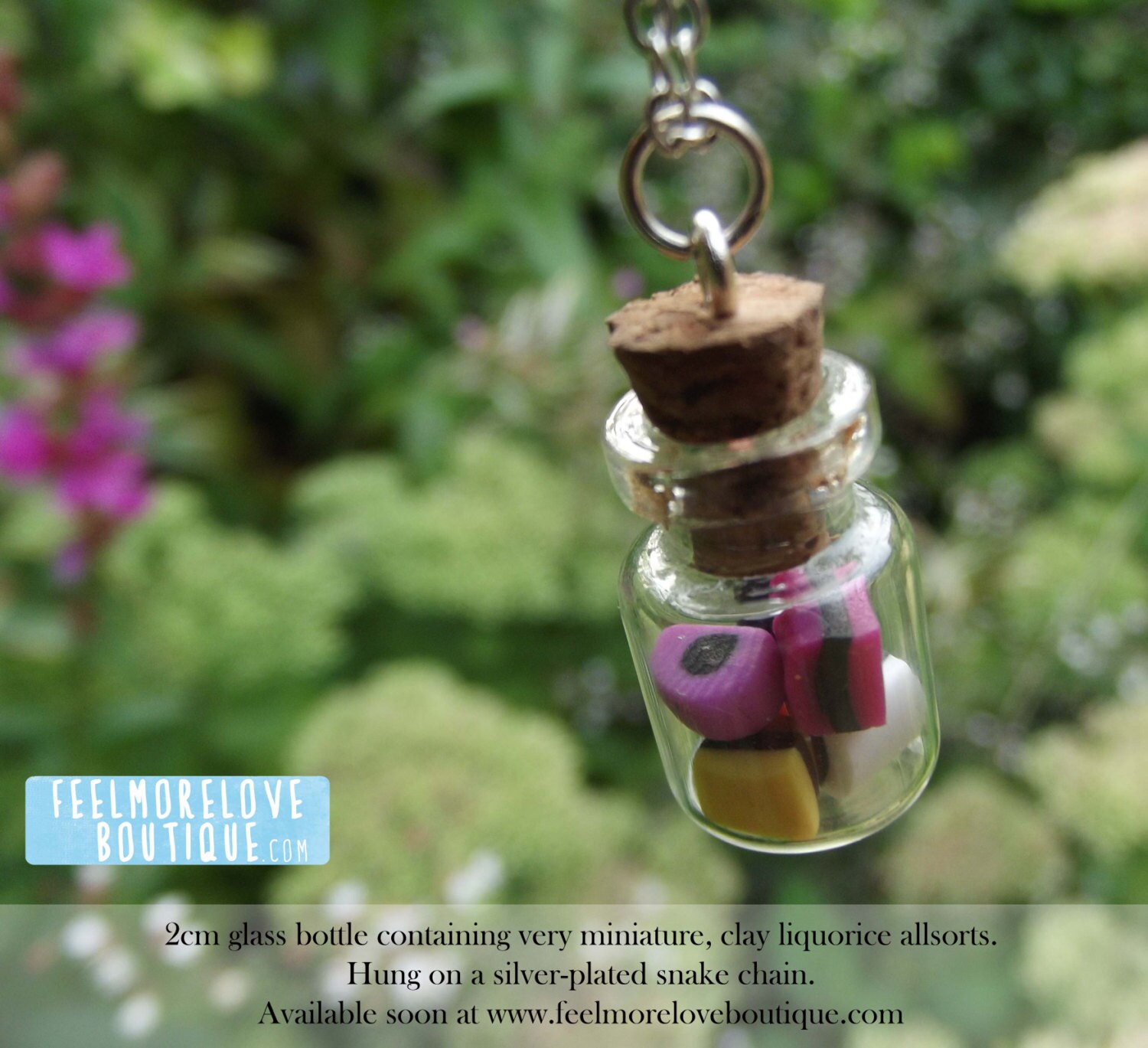 Winzige Miniature Glass Jar Halskette Mit Alleskönner-Sweeties in A Bottle von FeelmoreloveBoutique