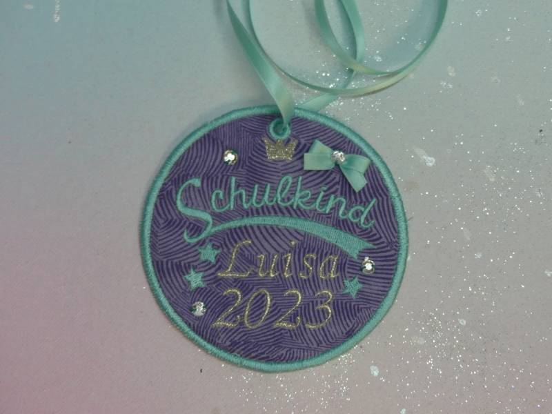 Klettie Patch 10 cm Schulkind Datum Wunsch Name Für Magnet Schulranzen Lila Applikation Schultüte Einschulung Handgefertigt Feenkleiddesign von FeenkleidDesign2020