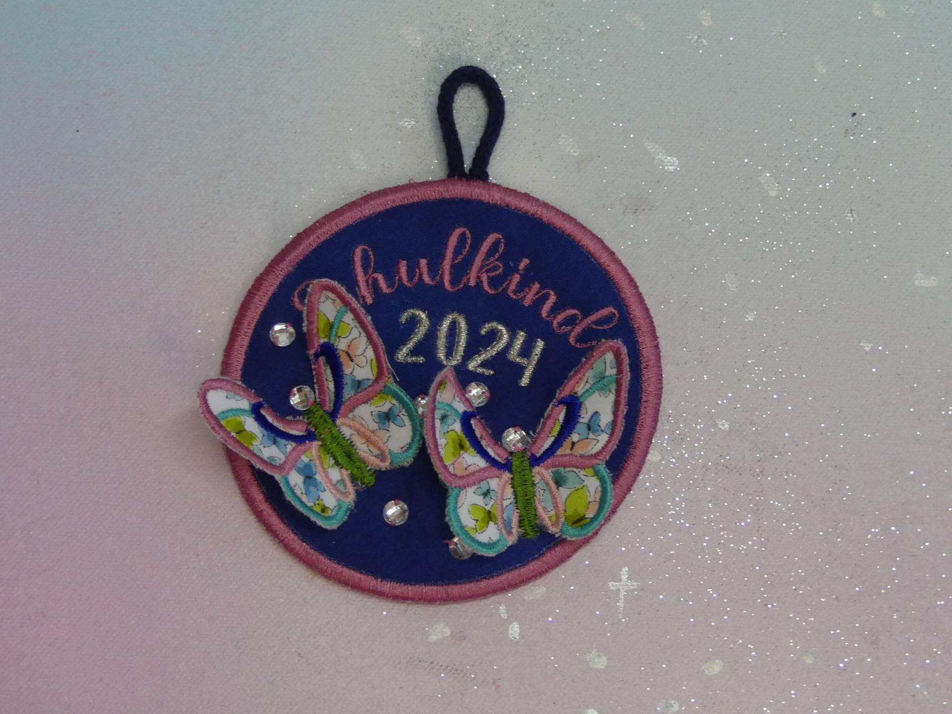 Klettie Patch Oval 8 - 9 cm Schmetterling Wunsch Für Magnet Schulranzen Applikation Blau Schultüte Einschulung Handgefertigt Feenkleiddesign Klettie Patch Oval 8 - 9 cm Schmetterling Wunsch Für Magnet Schulranzen Applikation Blau Schultüte Einschulung Handgefertigt Feenkleiddesign von FeenkleidDesign2020
