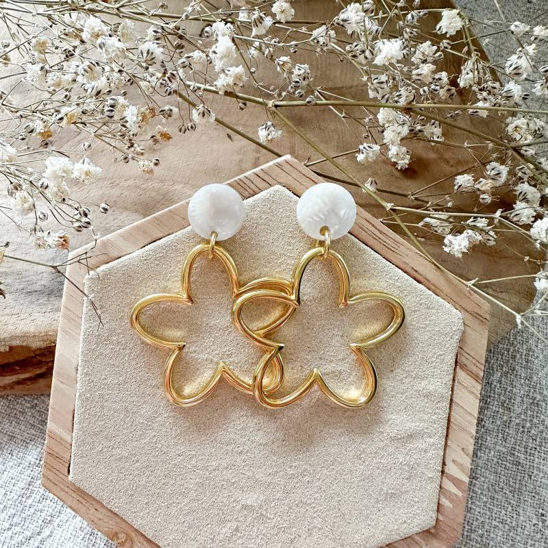 Blumen-Ohrringe in Gold Oder Silber Mit Resin Stecker von Feenmanufaktur