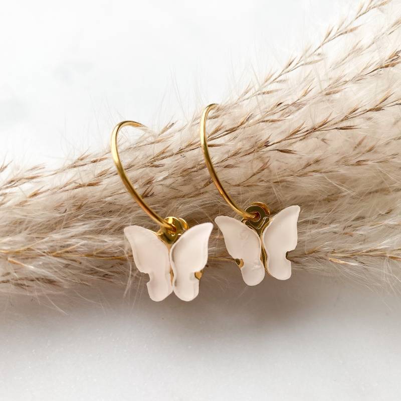 Ohrringe Mit Schmetterling in Beige Gold von Feenmanufaktur
