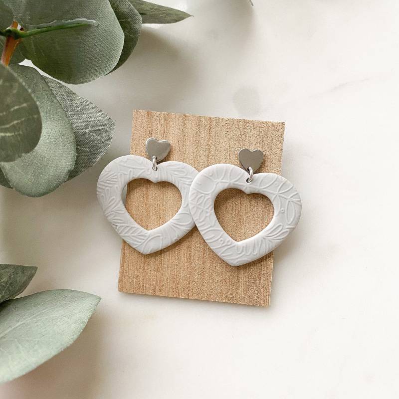 Polymer Clay Ohrringe "Herzchen" Silber Grau von Feenmanufaktur