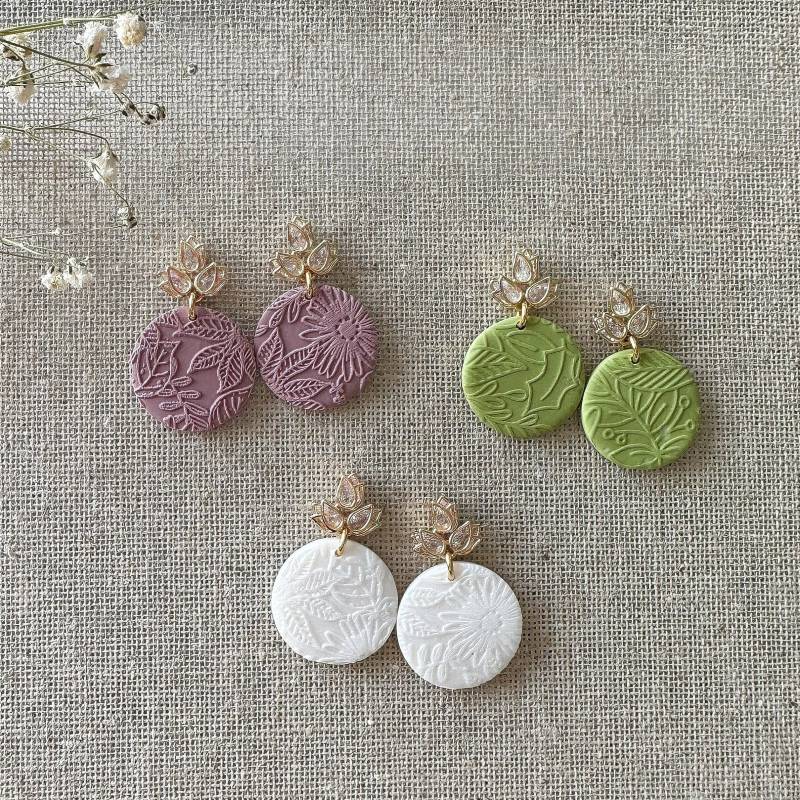 Polymer Clay Ohrringe "Lotus" in Perlmutt - Stecker 24K Vergoldet von Feenmanufaktur