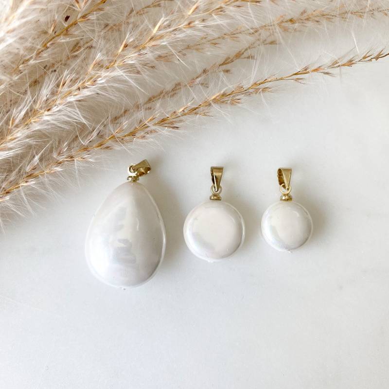 Süßwasserperlen Anhänger Gold "Elara" Hochzeitsschmuck von Feenmanufaktur