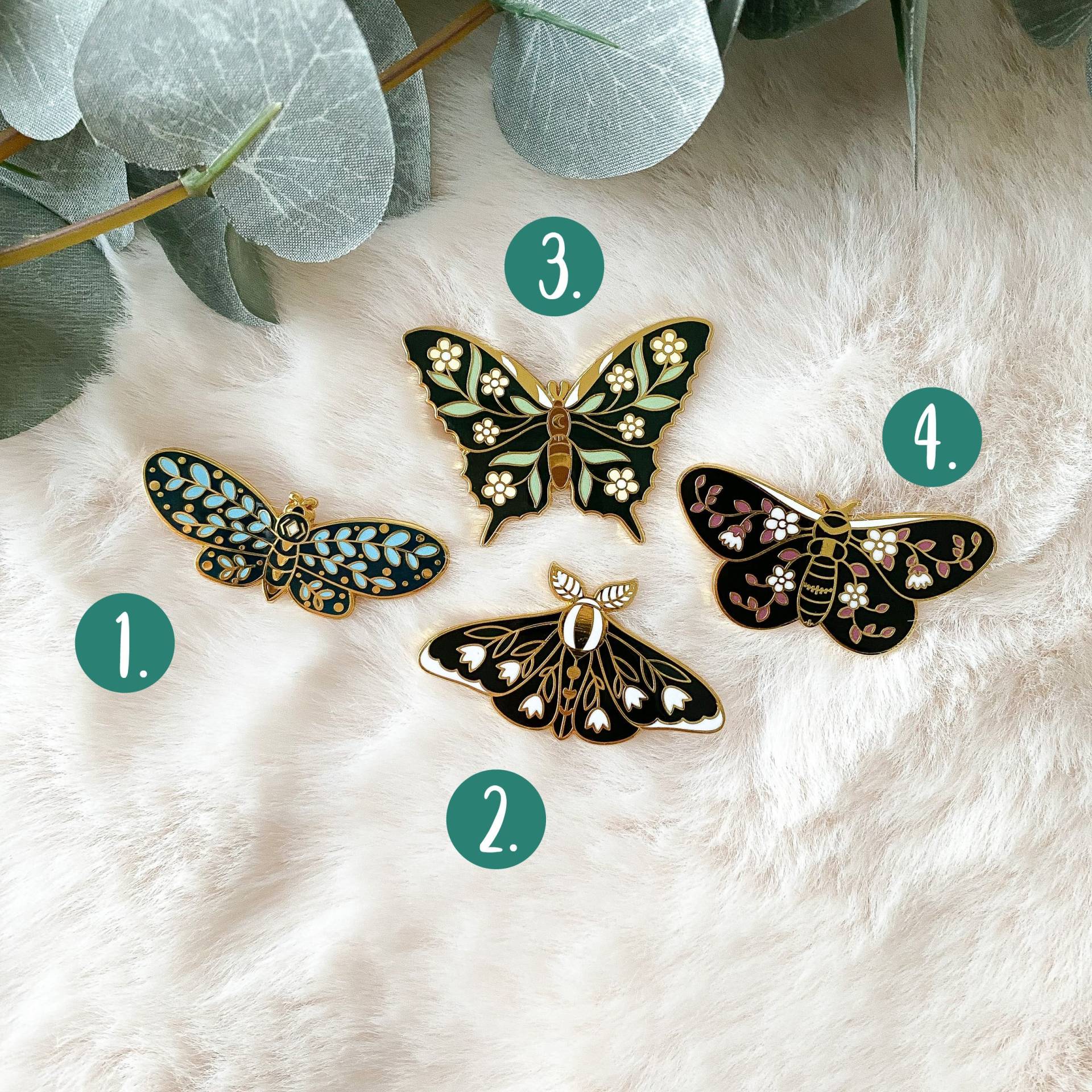 Schmetterling Pins Als Anstecker in Gold Buttons Motte Brosche Schmetterling Pins Als Anstecker in Gold Buttons Motte Brosche von FeenmanufakturLaden