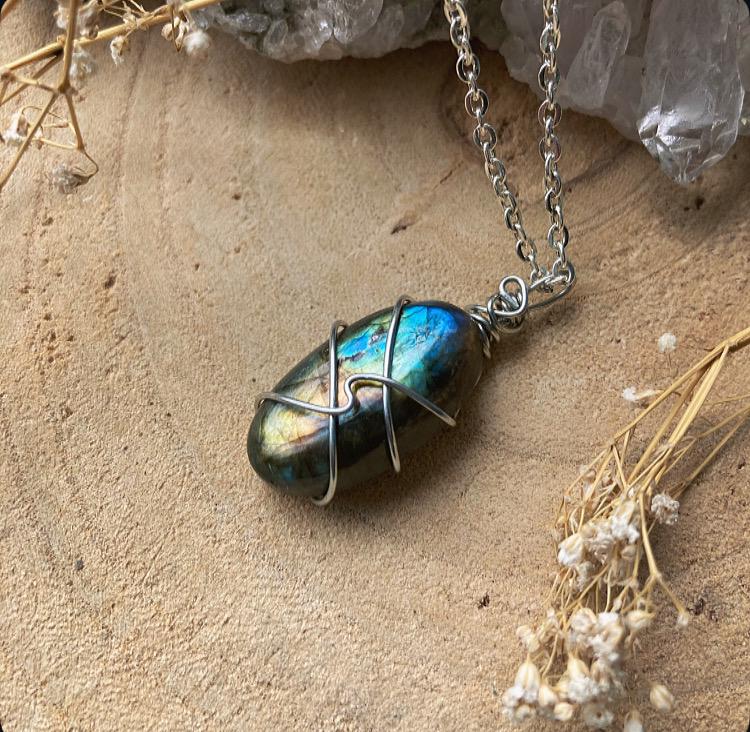 Labradorit Amulett Kette, Silber, Flash, Handgefertigtes Unikat, Filigran, Einzelstück, Heilstein, Edelstein, Kristall von FeenstaubArt