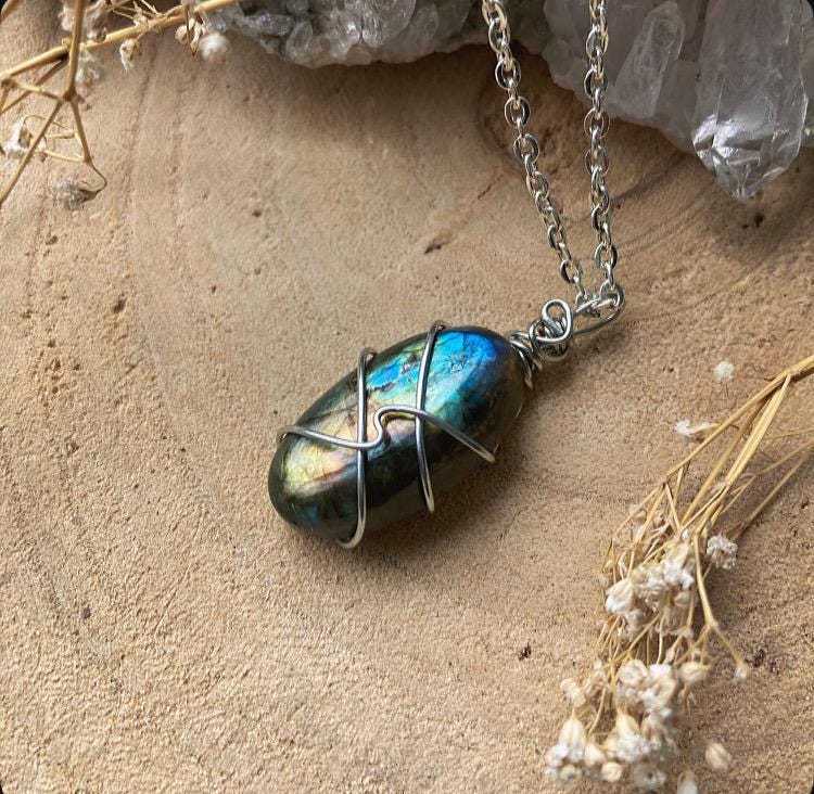 Labradorit Amulett Kette, Silber, Flash, Handgefertigtes Unikat, Filigran, Einzelstück, Heilstein, Edelstein, Kristall von FeenstaubArt