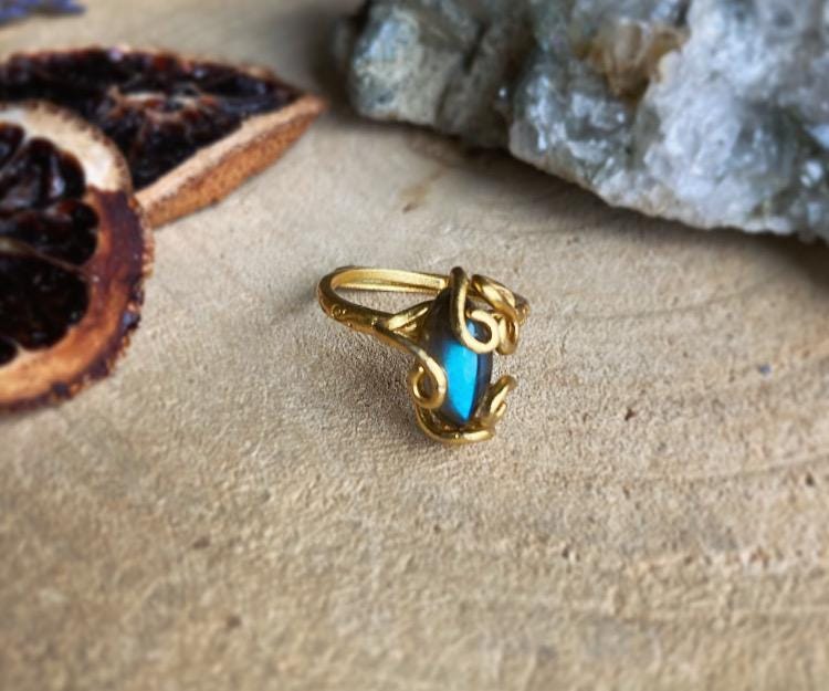 Labradorit Ring, Verstellbar, Gold, Messing, Elegant, Einzelstück, Handgefertigtes Unikat, Fairycore von FeenstaubArt
