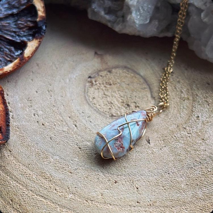 Larimar Tropfen Kette Amulett, Gold, Heilstein, Blau Türkiser Stein, Einzelstück, Handgefertigt Unikat von FeenstaubArt