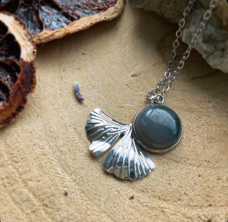 Moosachat Silber Ginko Kette Amulett, Schlicht, Filigran, Handmade Unikat, Einzelstück, Achat, Elegant, Natur, Heilstein, Kristall, Blatt von FeenstaubArt