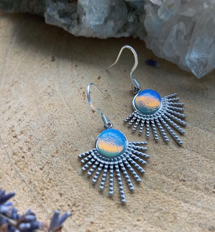 Opalith Ohrringe Sonne, Handgefertigtes Unikat, Silber, Allergiker Freundlich, Filigran, Minimalistisch, Heilstein, Elegant, Ornament von FeenstaubArt