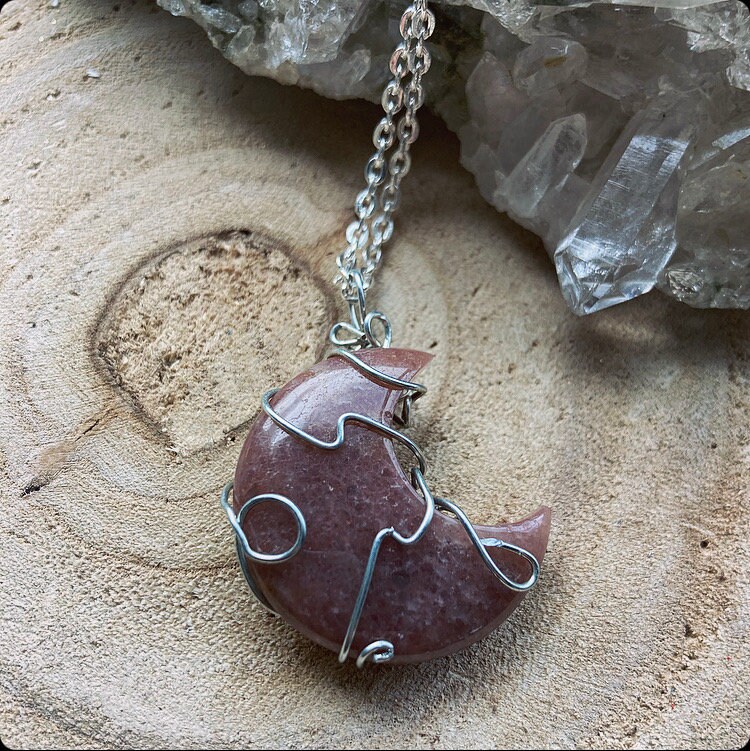 Rhodonit Mond Regenbogen Moon Amulett, Kette, Silber, Handgefertigt, Unikat, Einzelstück, Filgran, Minimalistisch, Crystal von FeenstaubArt