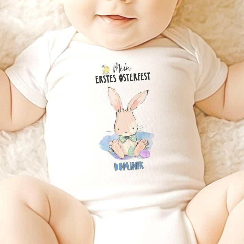 Bügelbild Für Erstes Osterfest Personalisierbar | Babys Erste Ostern Osterhase Mit Namen Zum Aufbügeln Bedruckte Bügelfolie Bügelbild Für Erstes Osterfest Personalisierbar | Babys Erste Ostern Osterhase Mit Namen Zum Aufbügeln Bedruckte Bügelfolie von FeenstaubHandmade