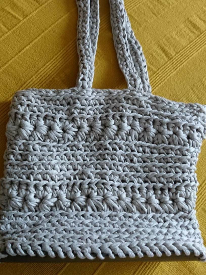 Hellgrau Gehäkelte Damenhandtasche Hellgrau Gehäkelte Damenhandtasche von Feesmain