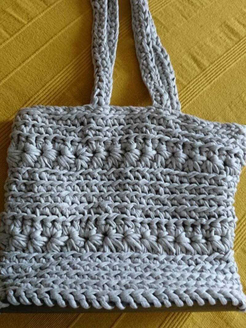 Hellgrau Gehäkelte Damenhandtasche Hellgrau Gehäkelte Damenhandtasche von Feesmain