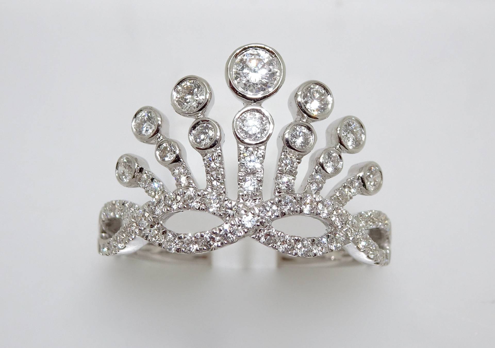 18K Weißgold Diamant Krone Tiara Stapelbar Ring #3264 von FehmisCreations
