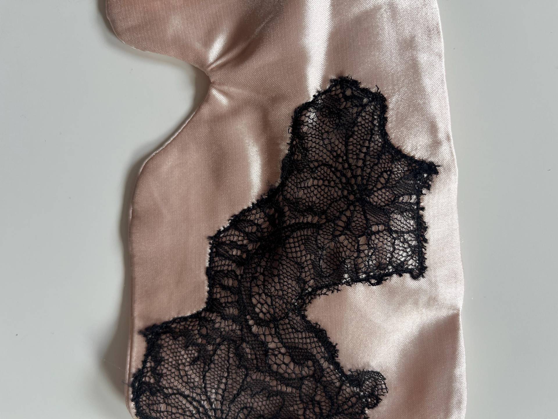 Handmade Satin & Lace Sleep Mask - Luxury Eye For Restful Handmade Satin & Lace Sleep Mask - Luxury Eye For Restful von FeineLinieLingerie