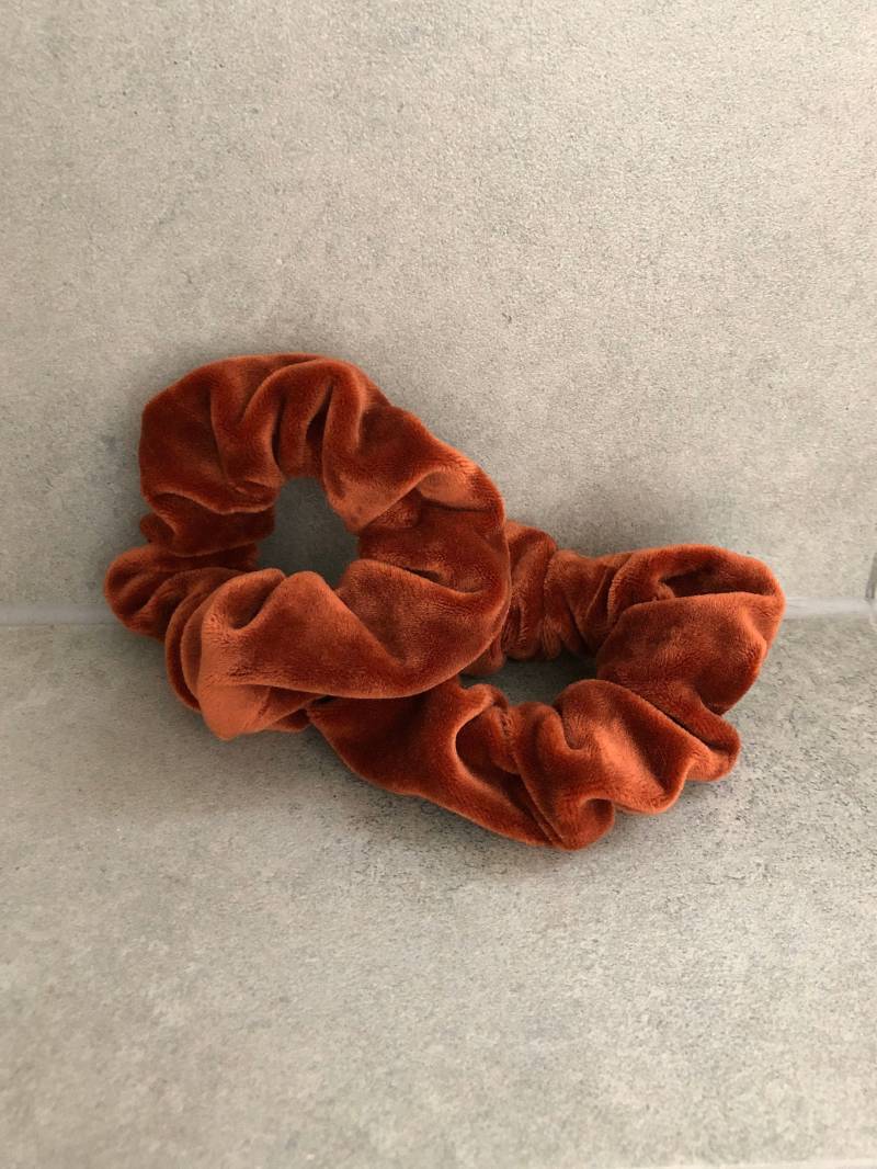 Scrunchie Aus Samt, Zopfgummi Haargummi Samt/Rost, Orange von FeinesKleinesBerlin