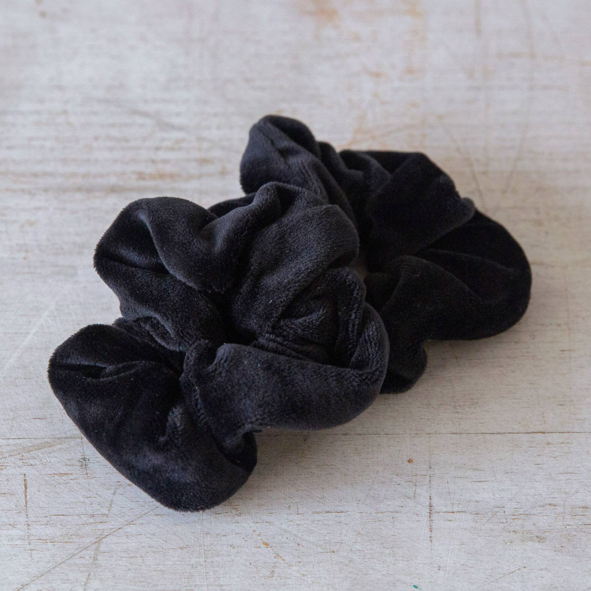 Scrunchie Aus Samt, Zopfgummi Haargummi Schwarz von FeinesKleinesBerlin