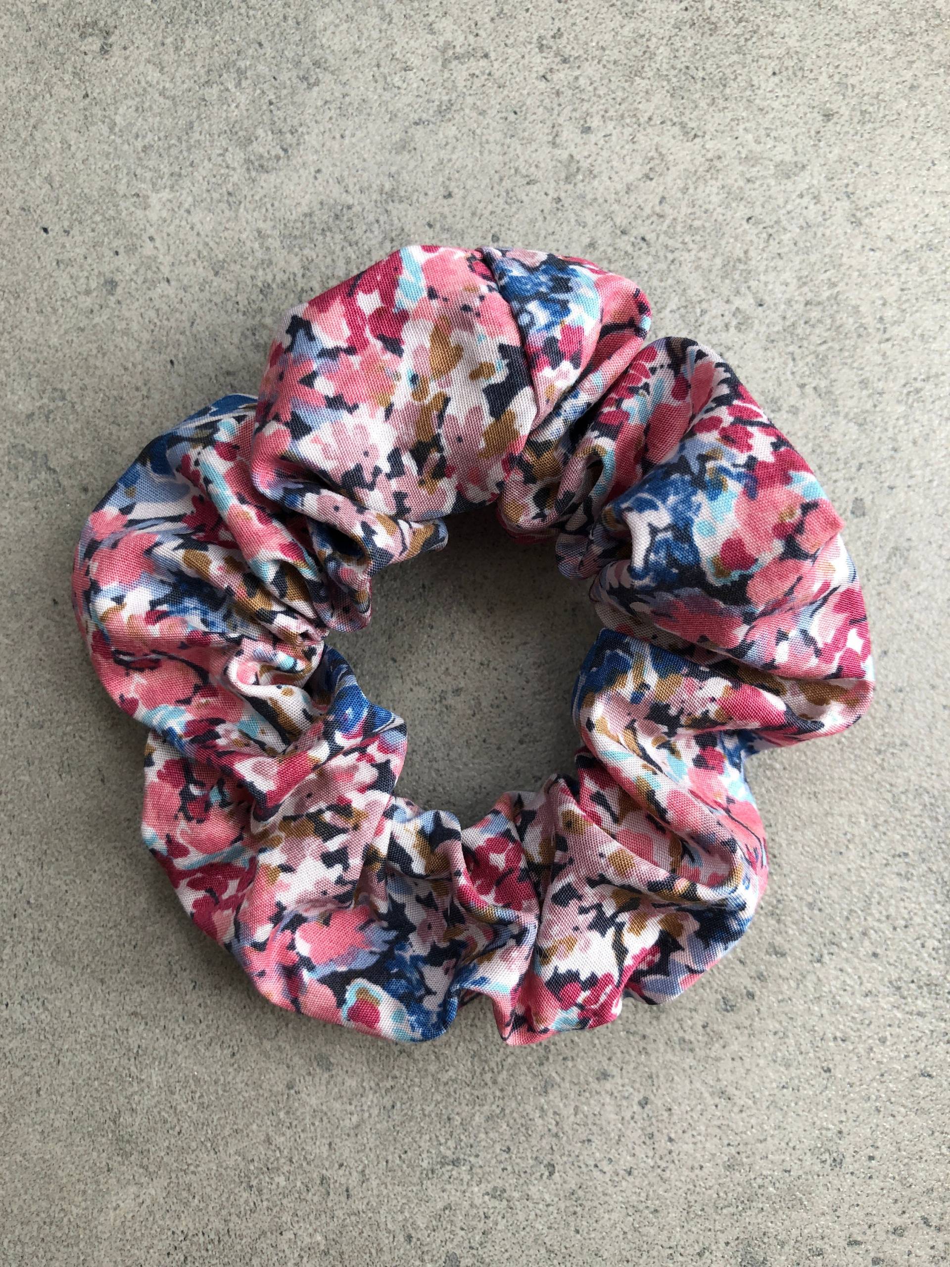 Scrunchie Blümchen/Floral Zopfgummi, Haargummi von FeinesKleinesBerlin