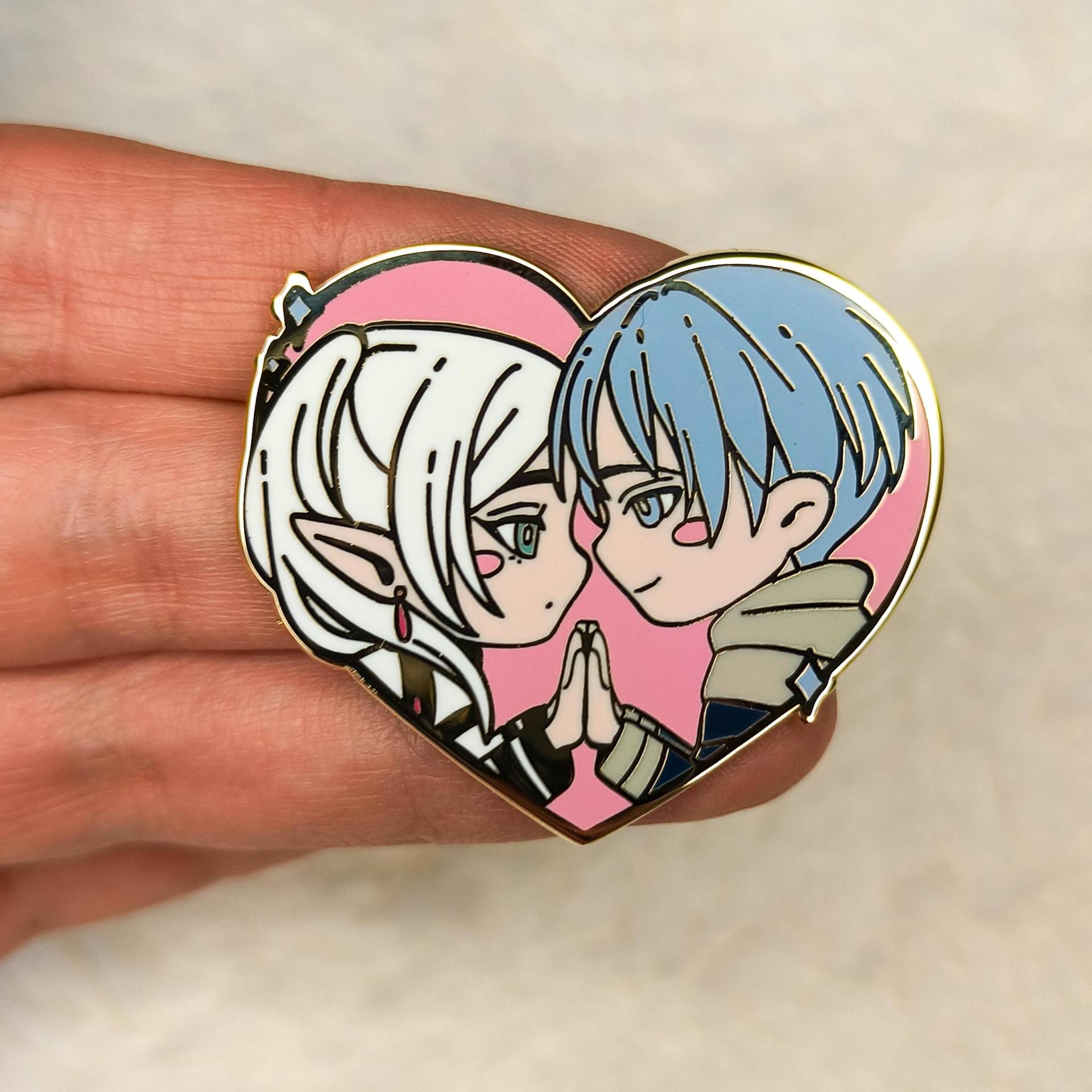 Anime Hard Enamel Pin - Frierenxhimmel Inspired Couple | Gold Plated, Heart-Shaped Frieren Beyond Journey's End Fanart Anime Hard Enamel Pin - Frierenxhimmel Inspired Couple | Gold Plated, Heart-Shaped Frieren Beyond Journey's End Fanart von FeliKimchi