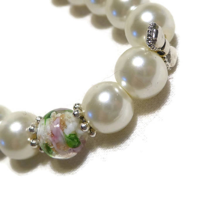 Armband Elfenbeinfarben, Grün, Rosa, Weiß Aus Perlen, Blumenperle Im Lampwork-stil, Gealterte Silberoberflächen, Retroromantisch, Barock Armband Elfenbeinfarben, Grün, Rosa, Weiß Aus Perlen, Blumenperle Im Lampwork-stil, Gealterte Silberoberflächen, Retroromantisch, Barock von FeliciteFantasque