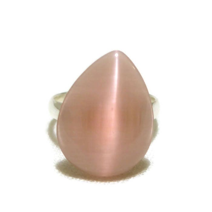 Ring in Pastellrosa/Puder Hellrosa, Tropfenförmiges Rosenblatt Aus Glas Mit Glänzenden Satinreflexen, Verstellbarer Silberring Ring in Pastellrosa/Puder Hellrosa, Tropfenförmiges Rosenblatt Aus Glas Mit Glänzenden Satinreflexen, Verstellbarer Silberring von FeliciteFantasque