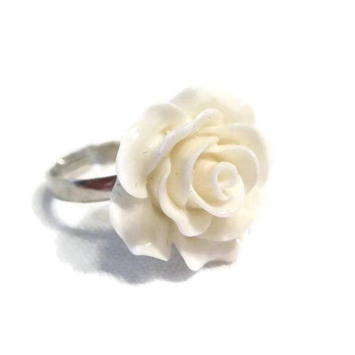 Weißer Rosenharzring Auf Verstellbarem Edelstahl-Silberring, Retro-Romantisch, Vintage Weißer Rosenharzring Auf Verstellbarem Edelstahl-Silberring, Retro-Romantisch, Vintage von FeliciteFantasque
