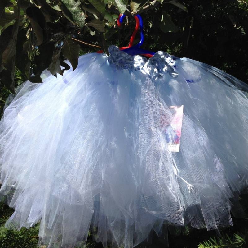 Kühles Wasser, Blaues Eis, Feenrock, Blau, Weiß von FelicityRoseBlessing