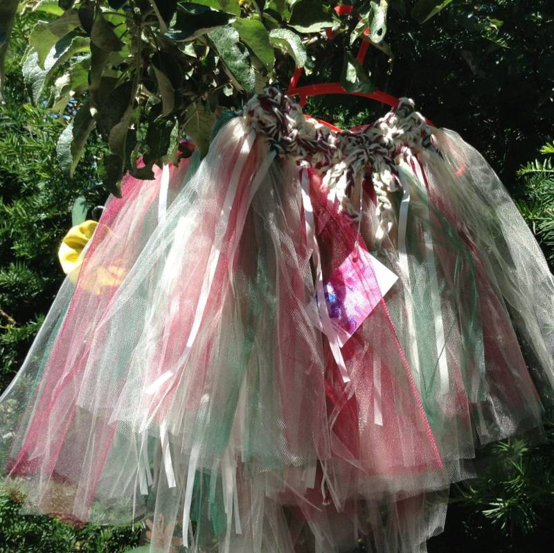 Smokey Wine, Feenrock, Creme, Burgund, Waldgrün, Verstellbare Taille von FelicityRoseBlessing