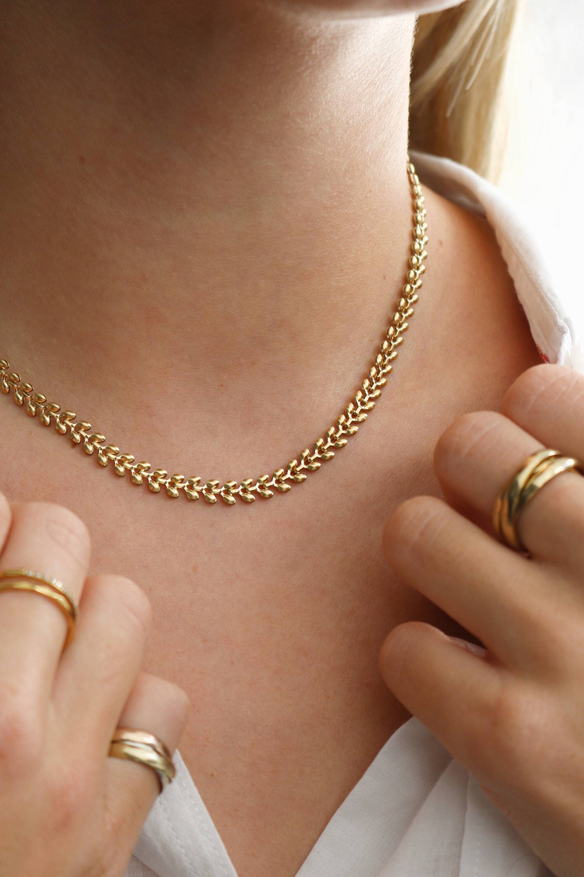 Hochwertige Halskette, 18 Karat Vergoldung, Blätterkette, Statement Kurze Halskette Gold - Félina By Fabienne Hochwertige Halskette, 18 Karat Vergoldung, Blätterkette, Statement Kurze Halskette Gold - Félina By Fabienne von Felinabyfabienne
