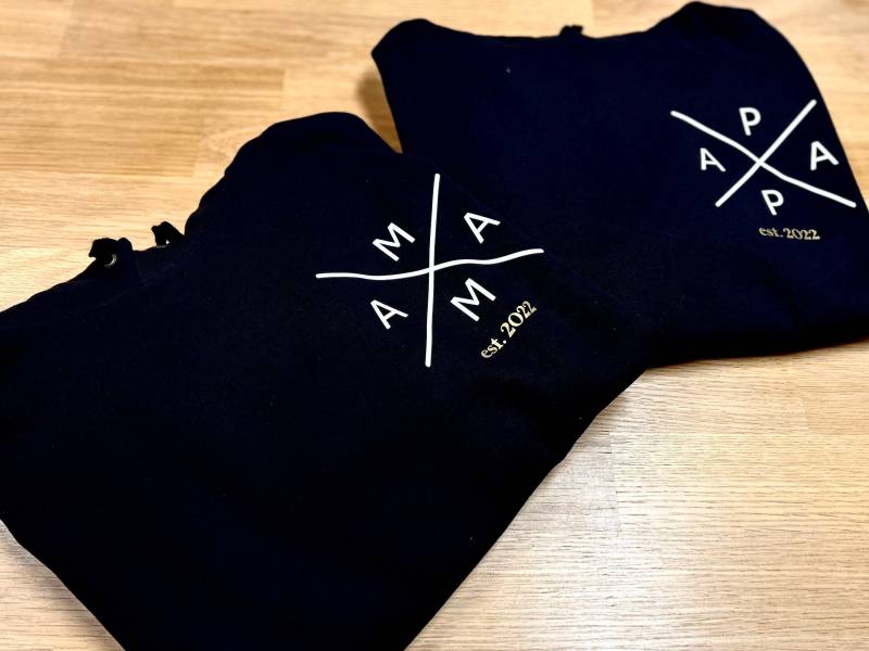 2Er Hoody Set Mama + Papa/Personalisierte Eltern Hoodys Geschenk Vater/ Dad Vatertag Kapuze Pullover Familie Schwarz von FelinusDruck
