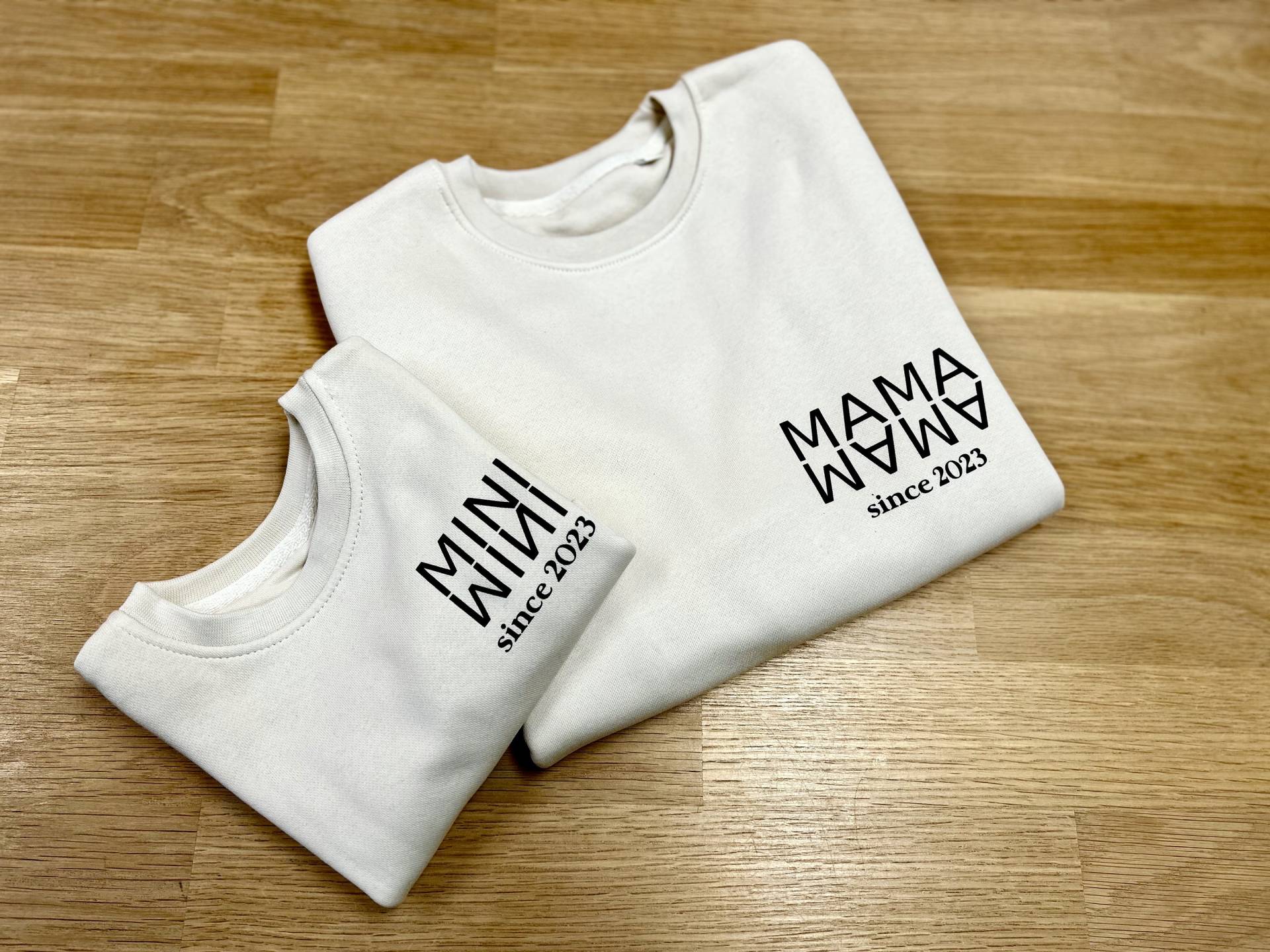 2Er Pullover Set Mama + Mini/Personalisierte Pullis Geschenk Mutter Muttertag Mom Sweatshirt Familie Weiß von FelinusDruck