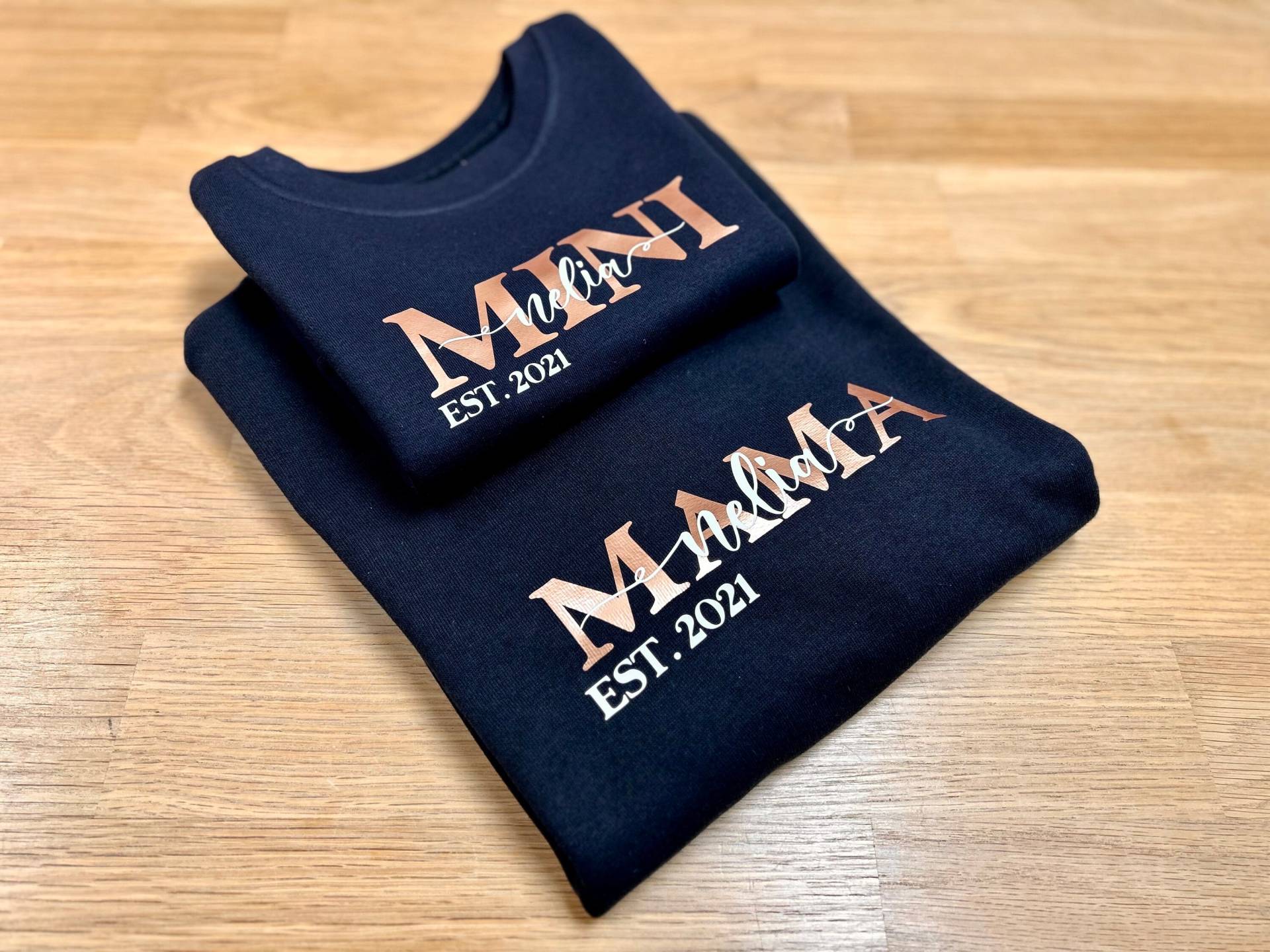 2Er Pullover Set Mama + Mini/Personalisierte Pullis Geschenk Mutter Muttertag Mom Sweatshirt Familie 2Er Pullover Set Mama + Mini/Personalisierte Pullis Geschenk Mutter Muttertag Mom Sweatshirt Familie von FelinusDruck