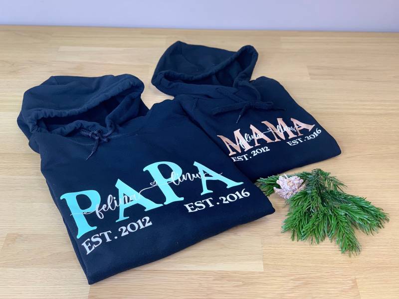 Mama + Papa 2Er Hoody Set/Personalisierte Mama & Papa Hoodys Geschenk Vater/ Dad Mom Kapuze Pullover Familie Schwarz von FelinusDruck