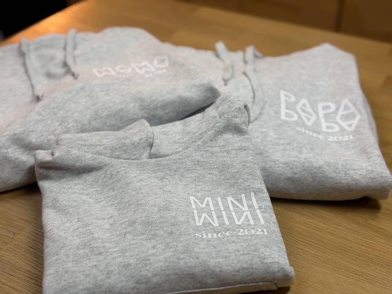 Mama + Papa Mini 3Er Hoody Set/Personalisierte Mama & Papa Hoodys Geschenk Vater/ Dad Mom Kapuze Pullover Familie Grau von FelinusDruck