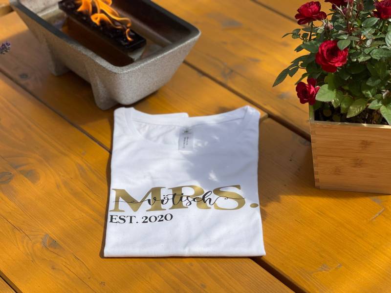 Mrs. Shirt/Wife Personalisiertes Hochzeit Ehefrau T-Shirt Geschenk Mama Wedding Muttertag /Familien Weiß Xs-5Xl von FelinusDruck