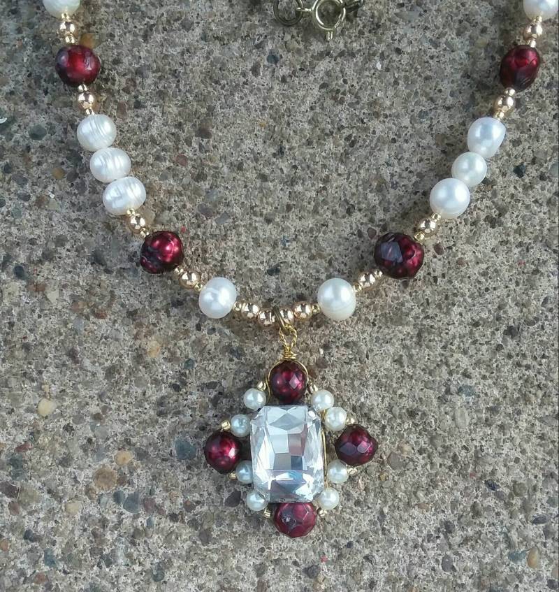 Cranberry Perlen Tudor Halskette Cranberry Perlen Tudor Halskette von FelisLapis