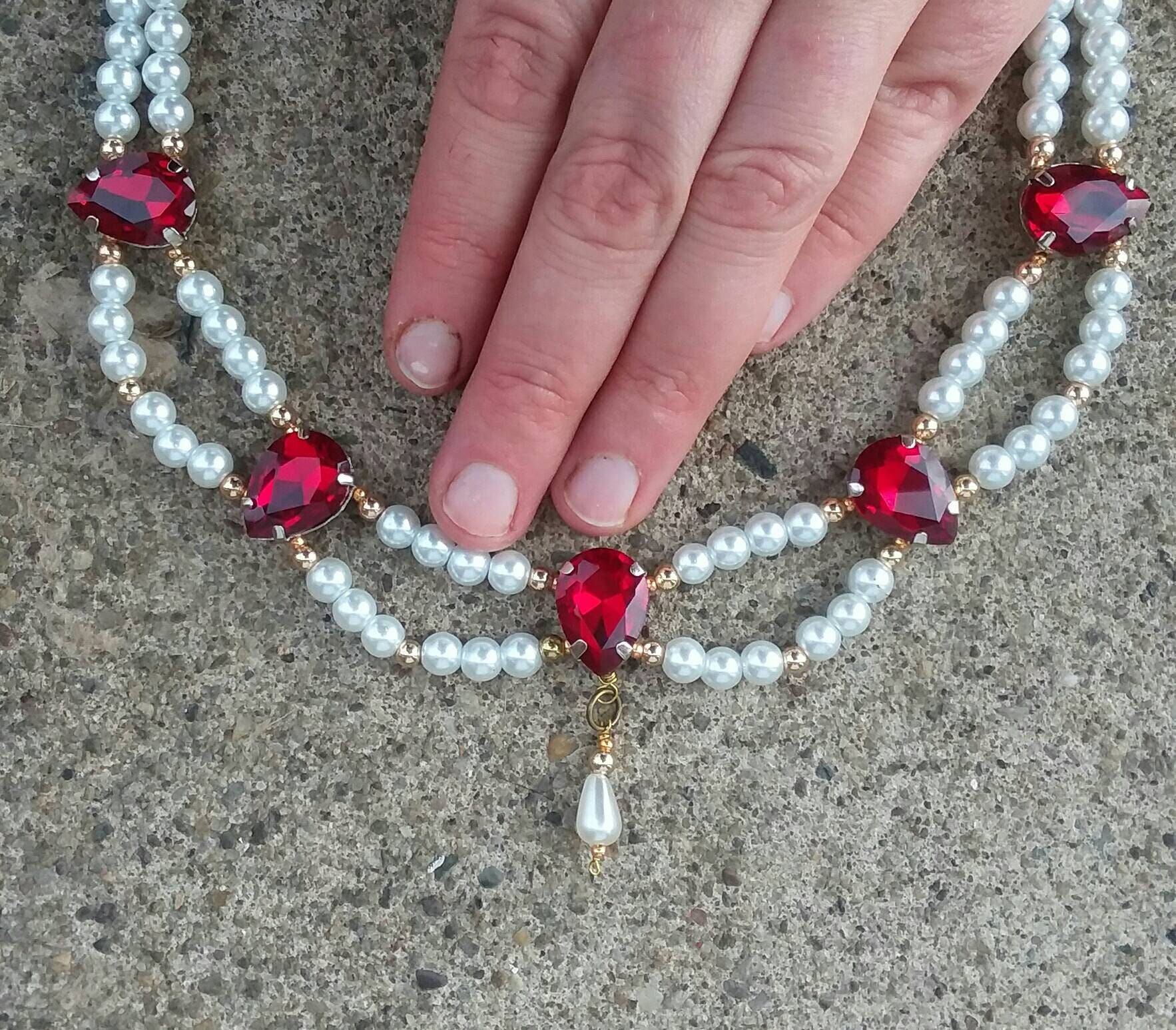 Rotes Kristallhalsband Halskette Rotes Kristallhalsband Halskette von FelisLapis