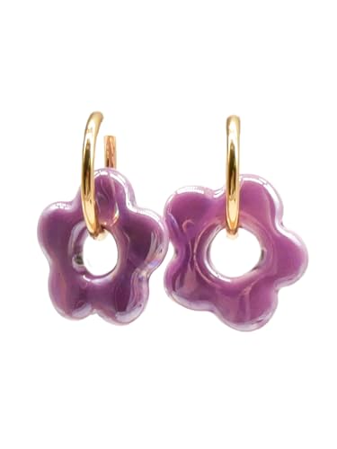 Feliss Creolen Gold Blumen Ohrringe mit Keramik Blume kleine Hoop Earrings 80er Jahre Edelstahl Creole mit Anhänger Boho Schmuck Damen Modeschmuck Y2k Accessoires hängend von Feliss