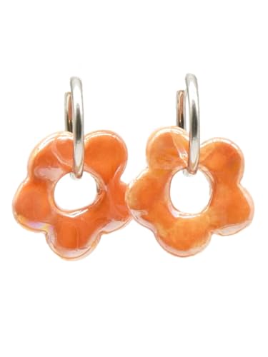 Feliss Creolen Silber Blumen Ohrringe mit Keramik Blume kleine Hoop Earrings 80er Jahre Edelstahl Creole mit Anhänger Boho Schmuck Damen Modeschmuck Y2k Accessoires hängend von Feliss