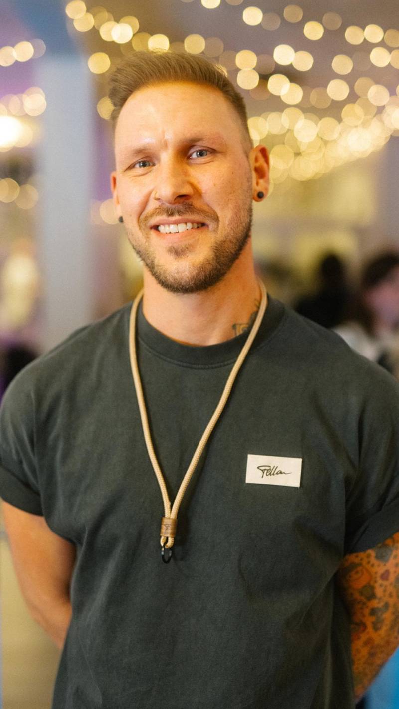 T-Shirt Oversized Vintage Black Mit Patch von FellaApparelShop