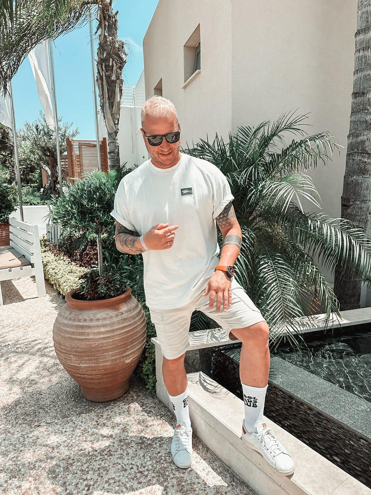 T-Shirt Vintage White With Patch von FellaApparelShop