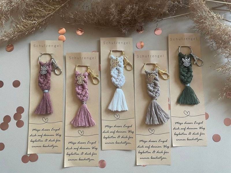 Schutzengel - Anhänger L Individueller Taschen- Oder Schlüsselanhänger Aus Makramee Glücksbringer Verschiedene Farben Handmade I Engel von Fellalarm