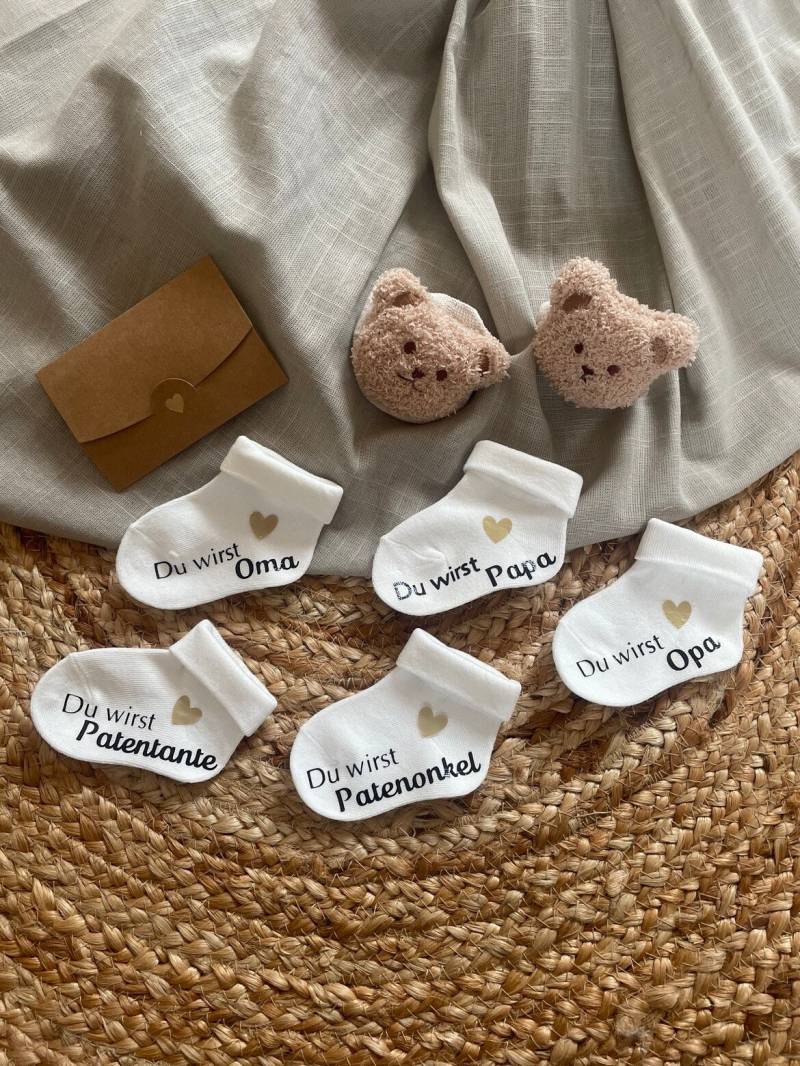 Schwangerschaft Verkünden I Du Wirst Oma/Opa Papa Patentante Patenonkel Geschenk An Die Familie Babysocken Babybotschaft Schwangerschaft Verkünden I Du Wirst Oma/Opa Papa Patentante Patenonkel Geschenk An Die Familie Babysocken Babybotschaft von Fellalarm
