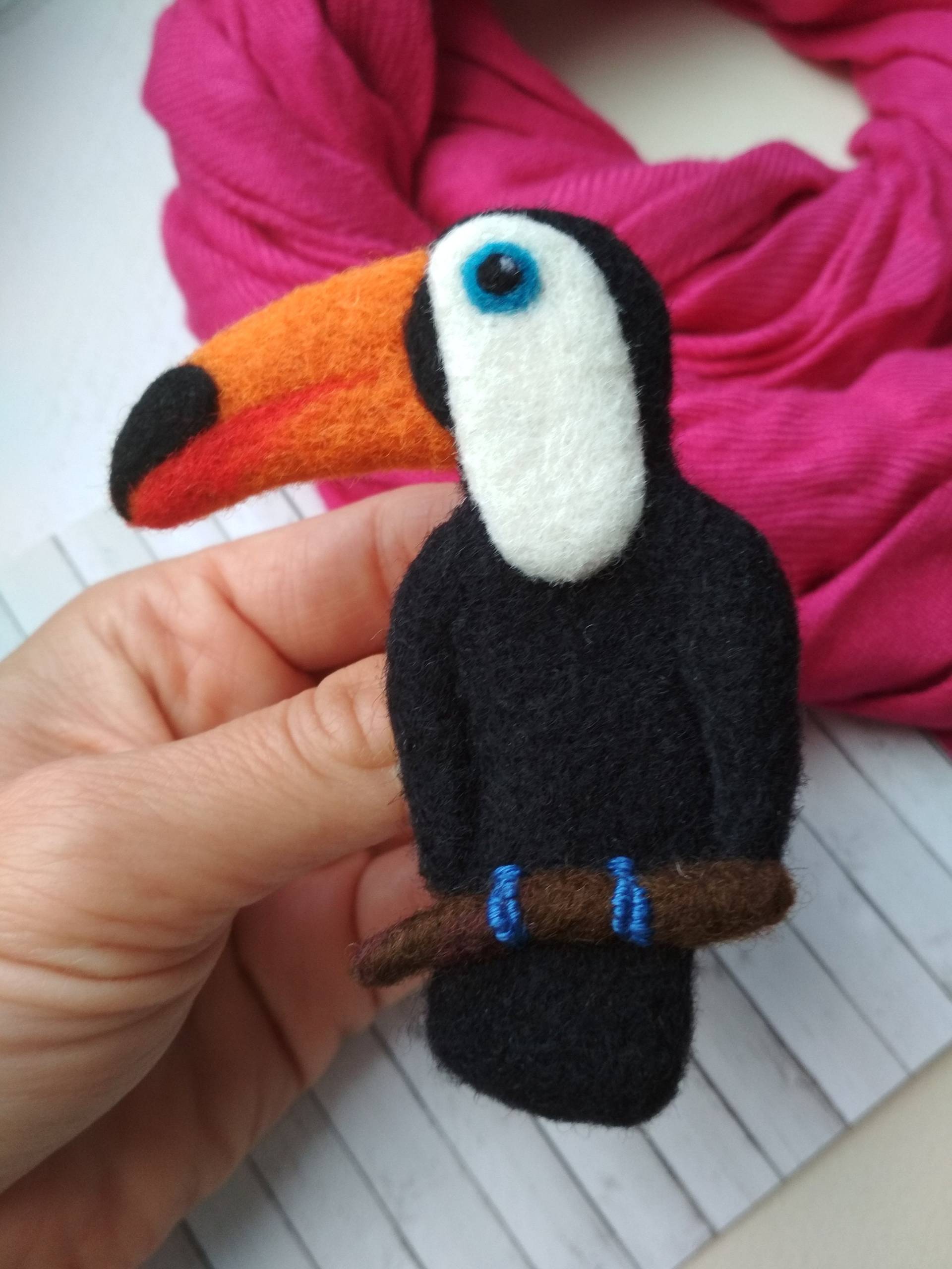 Nadelgefilzte Tukan Brosche Wunderschöne Anstecknadel Filz Vögel Vogel Geschenk Für Sie Nadelgefilzte Tukan Brosche Wunderschöne Anstecknadel Filz Vögel Vogel Geschenk Für Sie von FeltAccessories