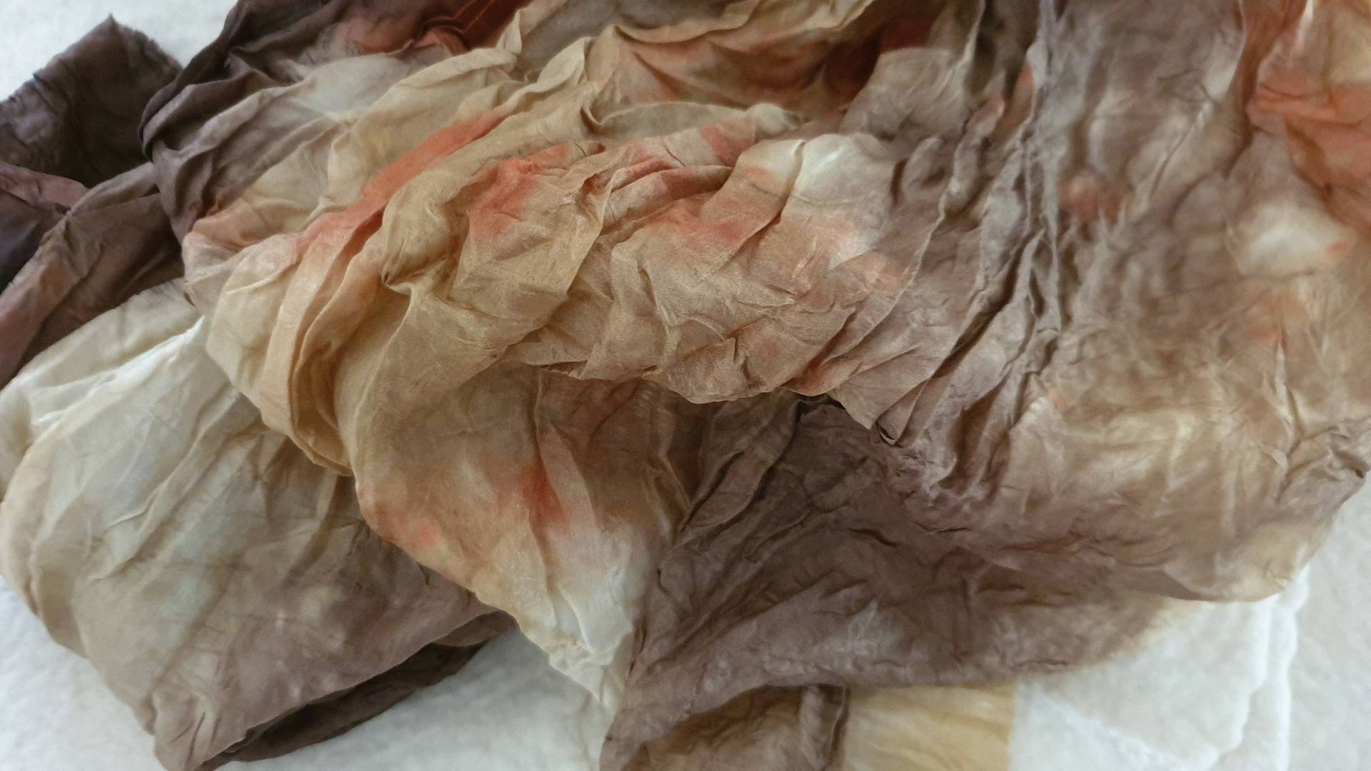 Eco Print Seidenschal/Eco Silk Shawl von FeltAndBeadsBoutique