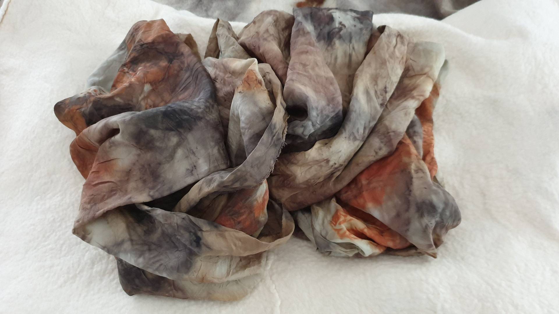 Eco Print Seidenschal/Eco Silk Shawl von FeltAndBeadsBoutique