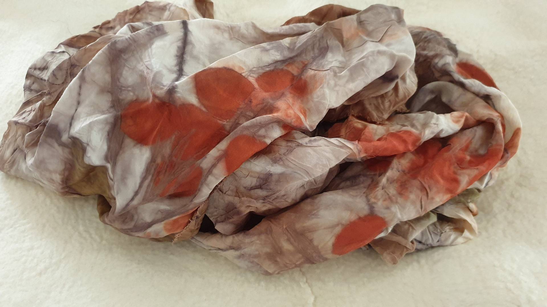 Eco Print Seidenschal/Eco Silk Shawl von FeltAndBeadsBoutique