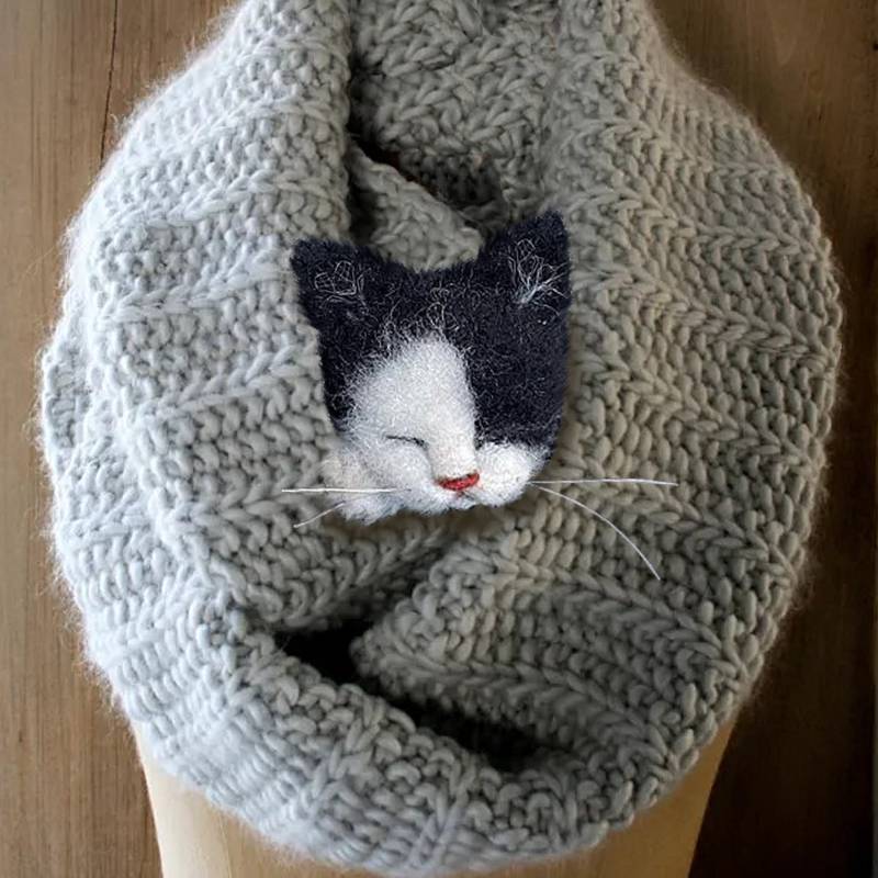 Schwarz-Weiße Katze, Katzenbrosche Aus Filz, Katzenkopf. Nadel Gefilztes Tier. Modes Trend 2021-22. Maririch Geschenk Für Katzen Liebhaber von FeltByMariRich